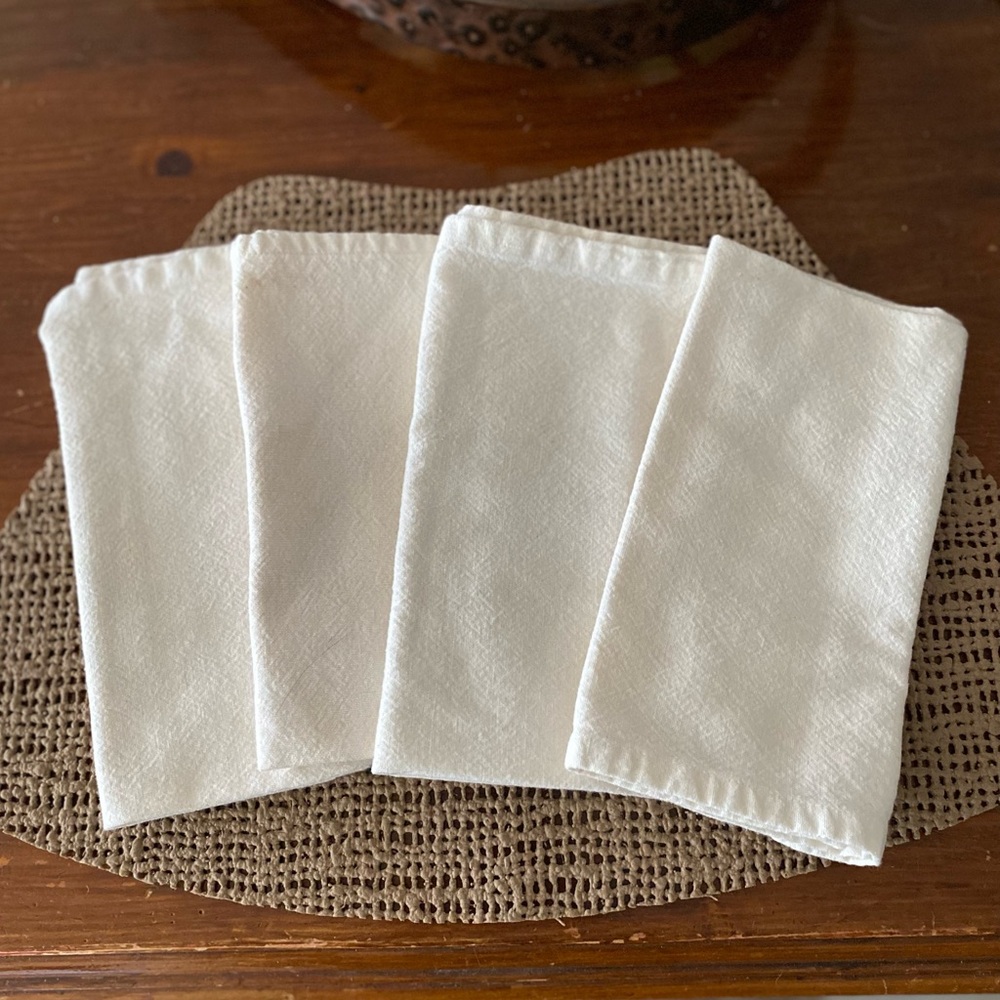SET (4) LARGE EUROPEAN VINTAGE TEXTURED DINNER NAPKIN SET